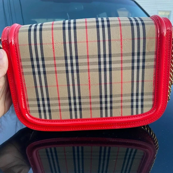 BURBERRY PATENT 1983 KNIGHT CHECK LINK SHOULDER BAG - Picture 2 of 12